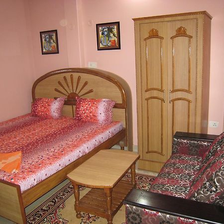 فاراناسي Krishna Paying Guest House الغرفة الصورة