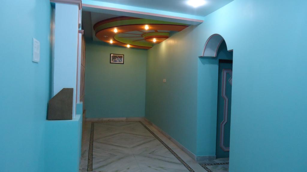 فاراناسي Krishna Paying Guest House المظهر الخارجي الصورة