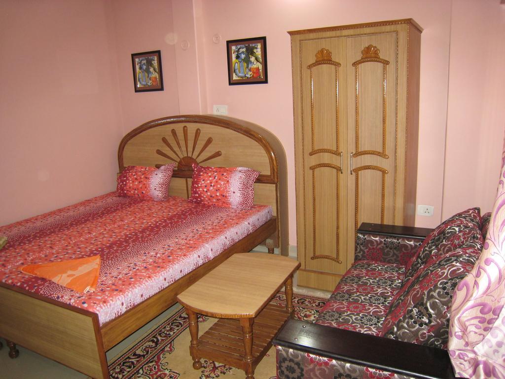 فاراناسي Krishna Paying Guest House الغرفة الصورة