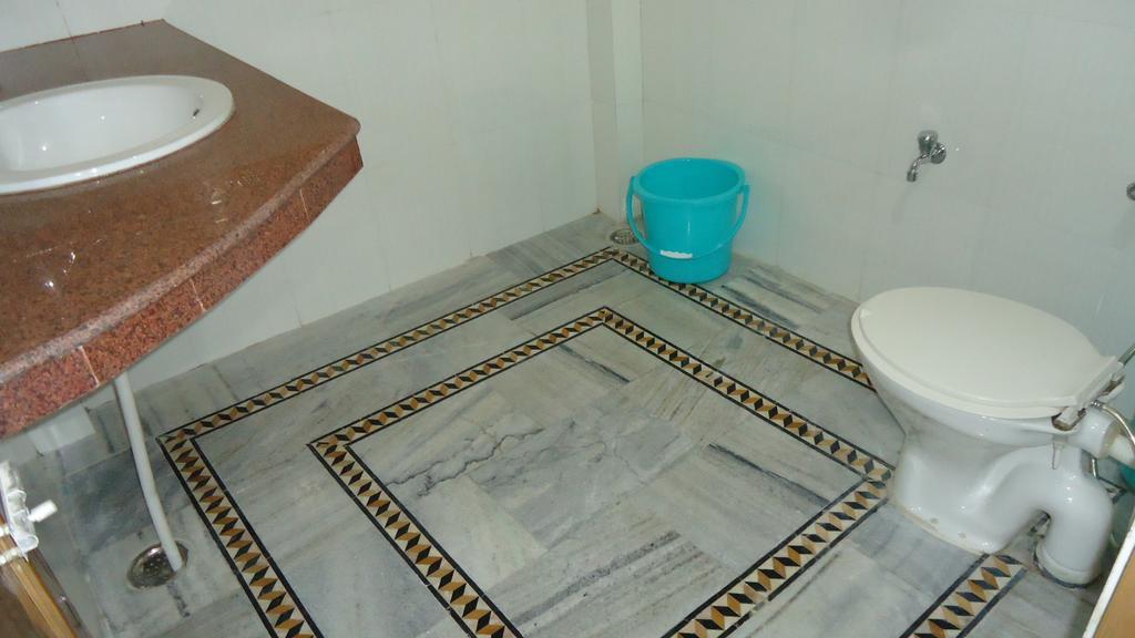 فاراناسي Krishna Paying Guest House المظهر الخارجي الصورة