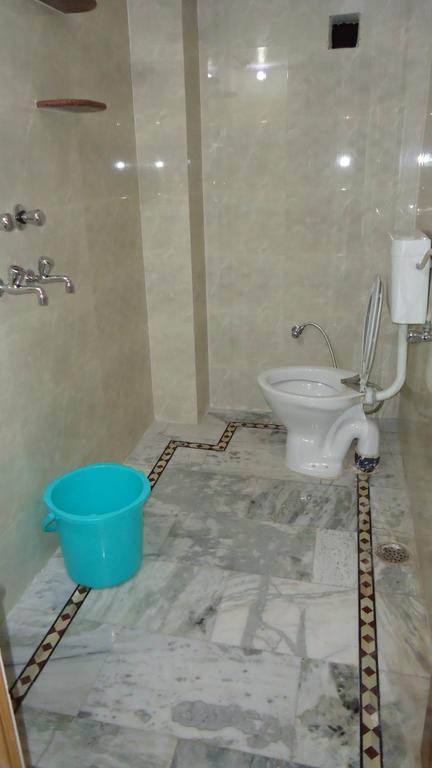 فاراناسي Krishna Paying Guest House المظهر الخارجي الصورة
