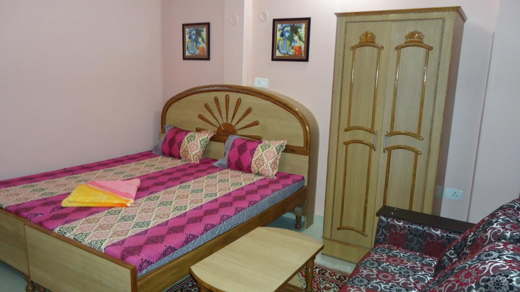 فاراناسي Krishna Paying Guest House الغرفة الصورة