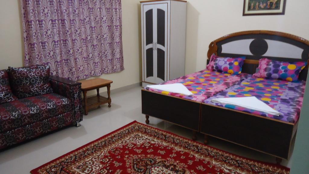 فاراناسي Krishna Paying Guest House الغرفة الصورة